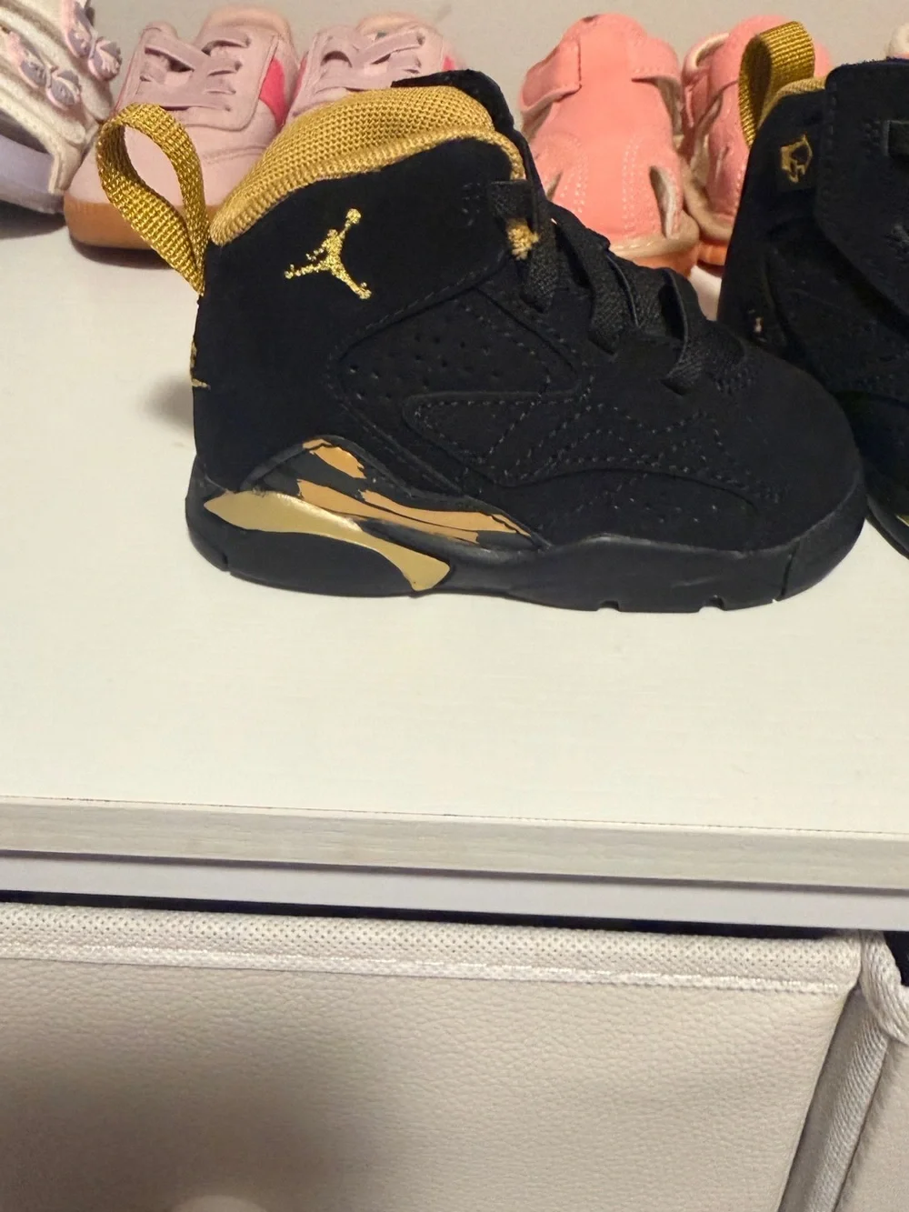 Nike Kids Black and Gold Low-Top Sneakers